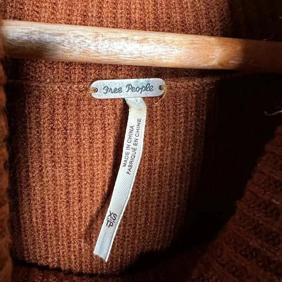 Free People Soft Structured Colorblock Turtleneck Sweater Size XS - Picture 11 of 11